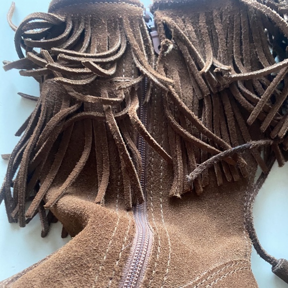 Minnetonka Suede Moccasin Boot • 7 - Picture 4 of 10